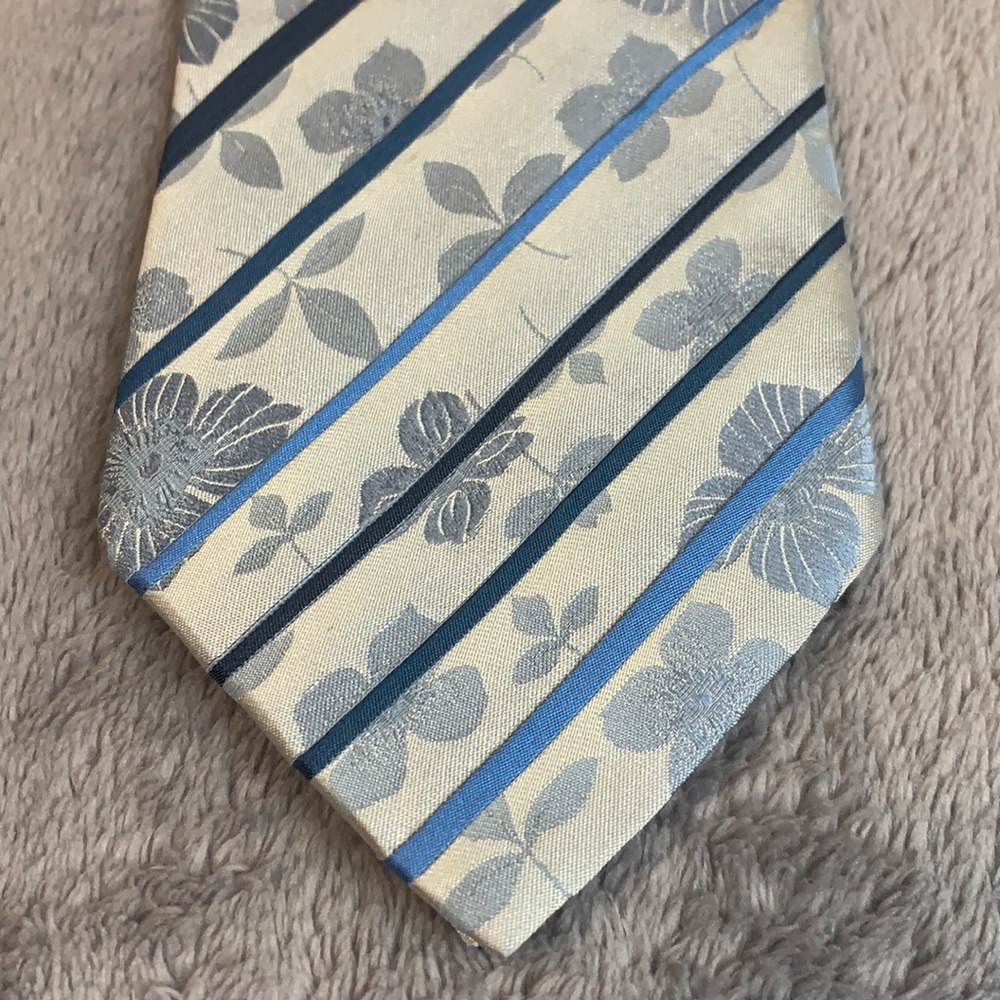 Hugo Boss Blue Floral Striped Tie Made in Italy
